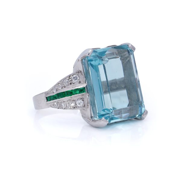 Art Deco aquamarine ring in platinum.