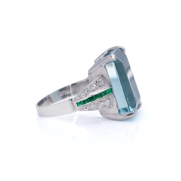 Art Deco aquamarine ring in platinum.