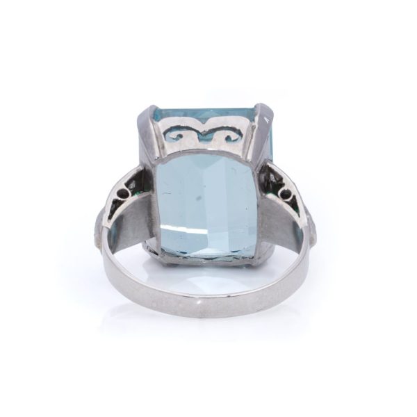 Art Deco aquamarine ring in platinum.