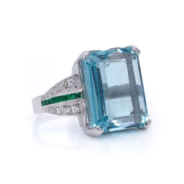 Art Deco aquamarine ring in platinum.