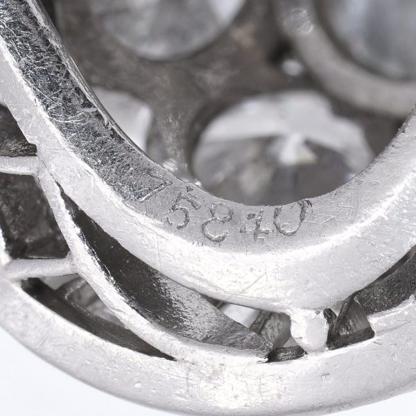 Vintage diamond ring in platinum.
