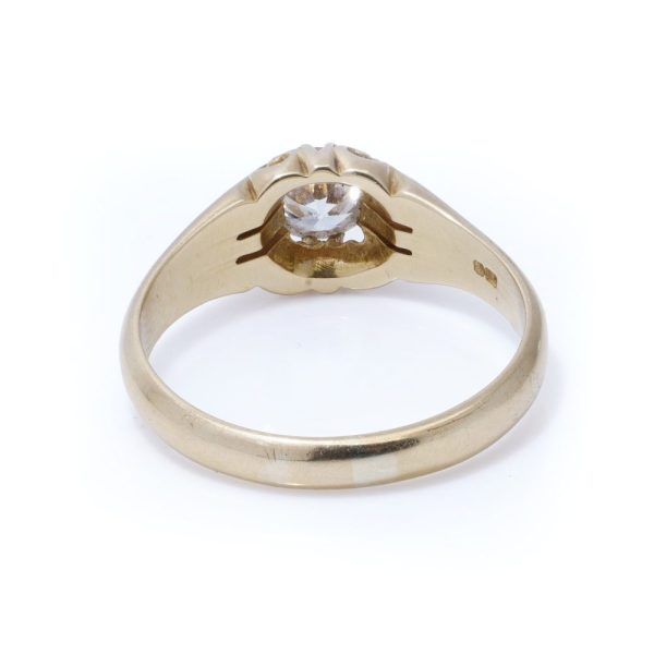 Diamond gypsy ring in gold.