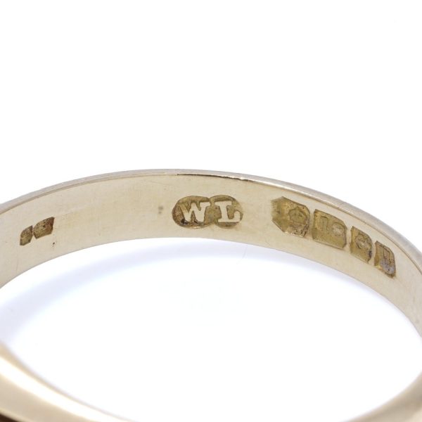 Diamond gypsy ring in gold.