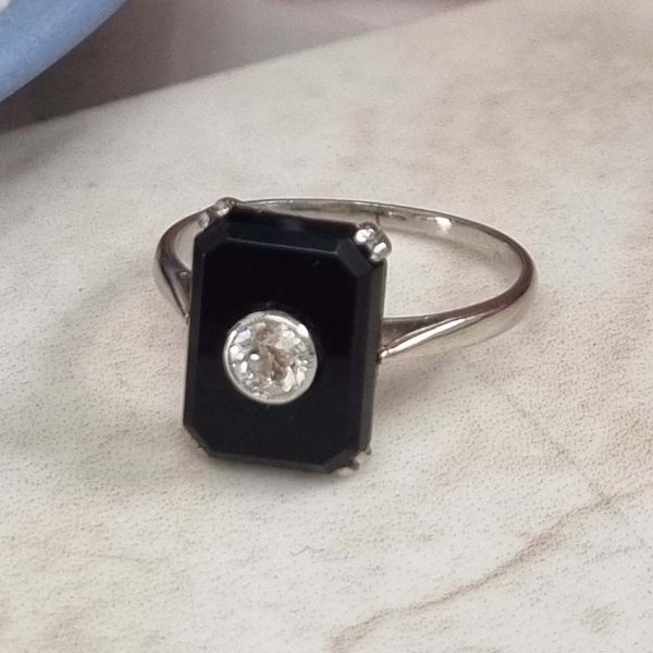 Art Deco Old Cut Diamond and Onyx Plaque Tablet Ring, emerald-cut black onyx tablet with central 0.25ct old European-cut diamond in platinum. French Circa 1920