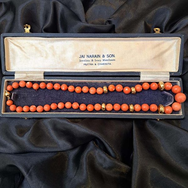 Antique Japanese Momo Coral and Gold Graduated Bead Necklace, single strand graduating orange-pink Momo coral and 18ct yellow gold disc beads with 14ct yellow gold bead clasp in fitted antique box