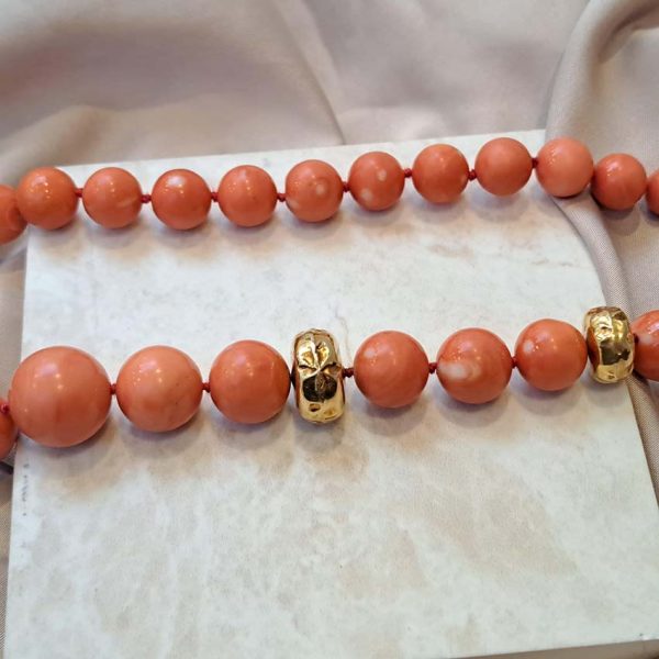 Antique Japanese Momo Coral and Gold Graduated Bead Necklace, single strand graduating orange-pink Momo coral and 18ct yellow gold disc beads with 14ct yellow gold bead clasp