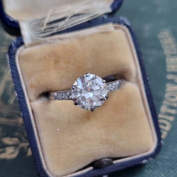 Vintage 2ct Diamond Solitaire Engagement Ring, 2.14ct single stone sparkling diamond six-claw set and mounted in platinum with old-cut diamond shoulders