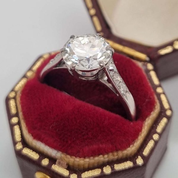 Vintage 2ct Diamond Solitaire Engagement Ring, 2.14ct single stone sparkling diamond six-claw set and mounted in platinum with old-cut diamond shoulders