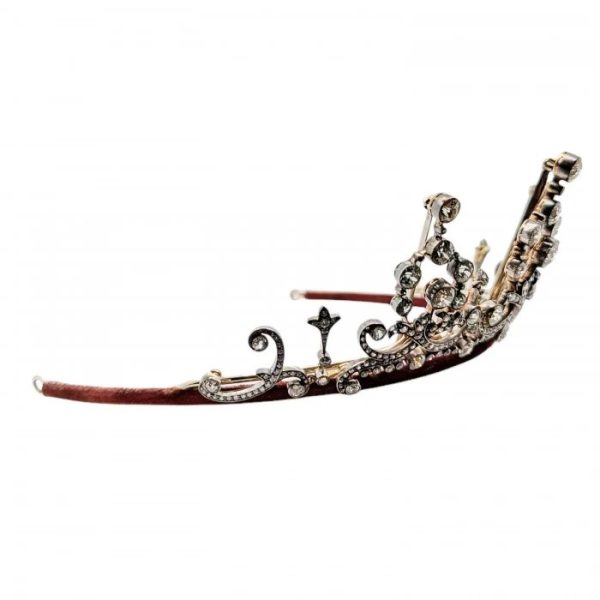 Edwardian Antique Old Cut Diamond Tiara come Necklace, set with 45.62 carats of Edwardian cut and old cut diamonds in silver upon gold, Circa 1900