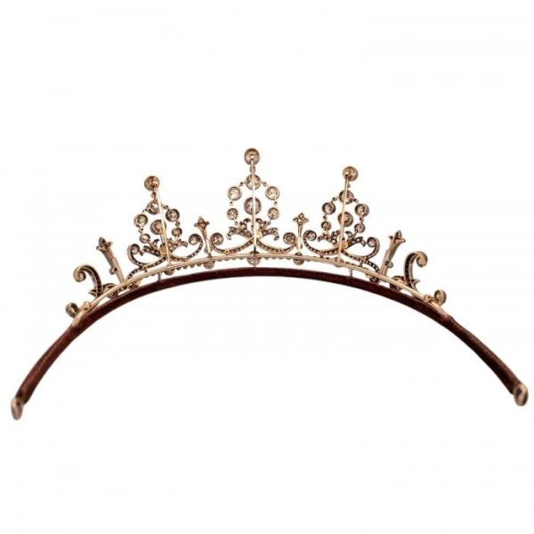 Edwardian Antique Old Cut Diamond Tiara come Necklace, set with 45.62 carats of Edwardian cut and old cut diamonds in silver upon gold, Circa 1900