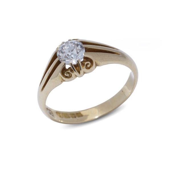 Diamond gypsy ring in gold.