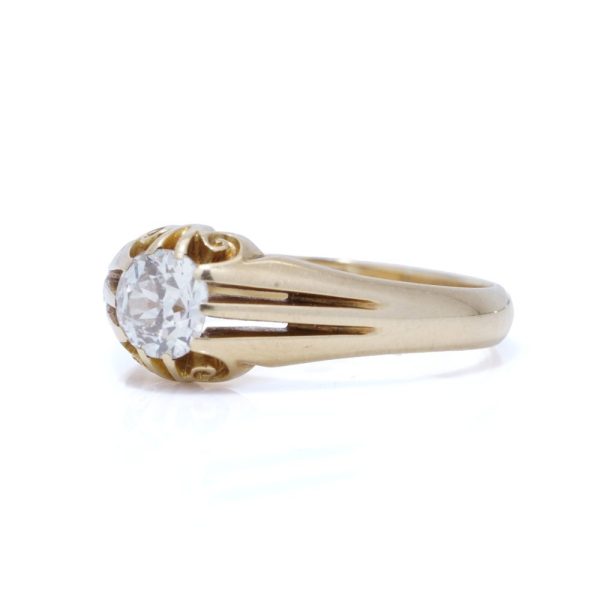 Diamond gypsy ring in gold.