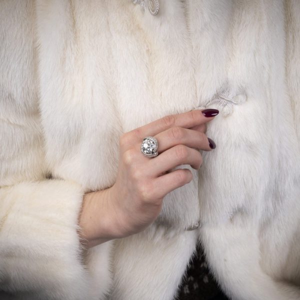 Vintage diamond ring in platinum.