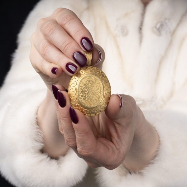 Victorian gold mourning locket.
