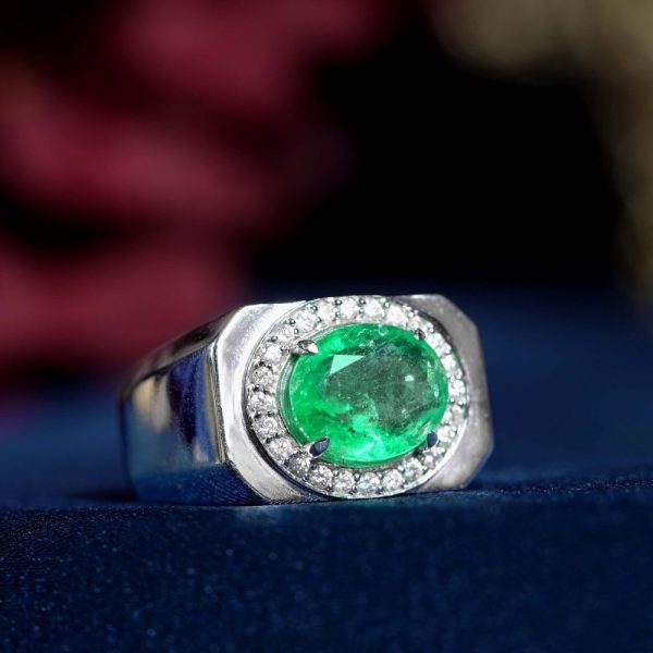 2.87ct Emerald and Diamond Cluster White Gold Signet Ring, substantial gentleman's/unisex chunky 18ct white gold ring with central oval emerald and diamond cluster