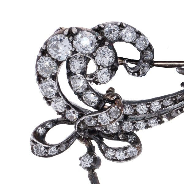 Edwardian diamond and pearl brooch in gold and silver.