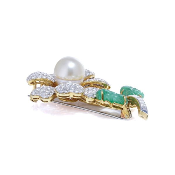 Floral brooch with pearl, diamonds and emeralds in gold.