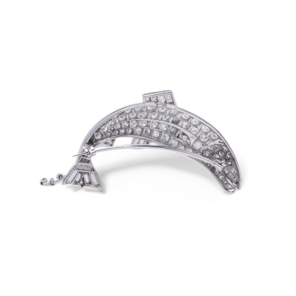 Diamond fish brooch in white gold.