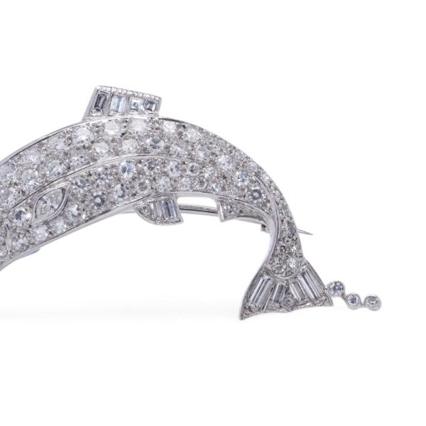 Diamond fish brooch in white gold.