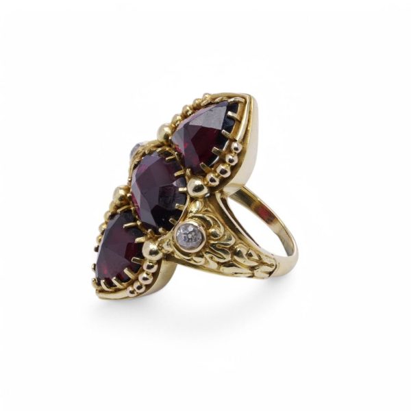 Garnet and diamond ring in gold.