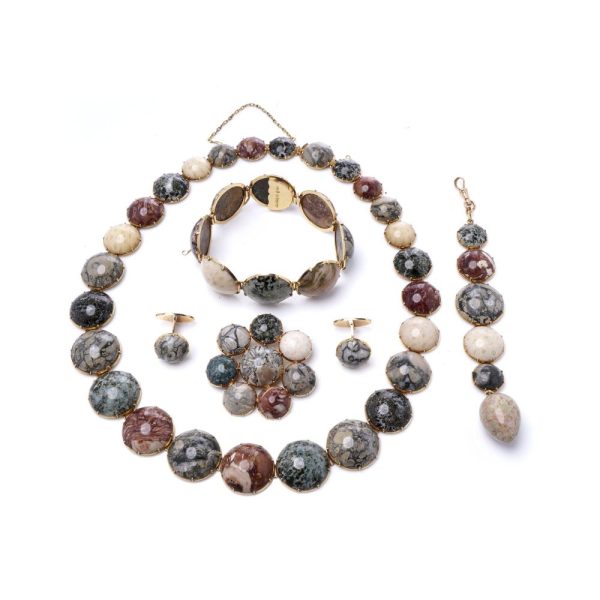 Swedish jewellery set with gemstones in gold.