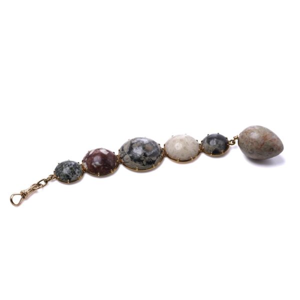 Swedish jewellery set with gemstones in gold.