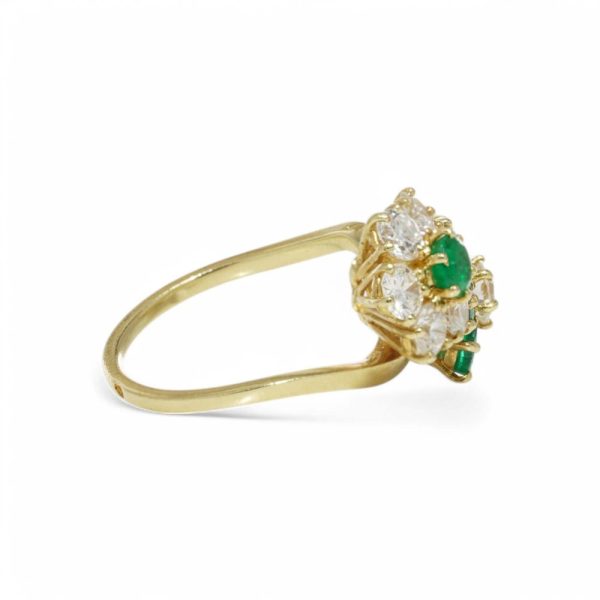 Van Cleef & Arpels diamond and emerald ring in gold.