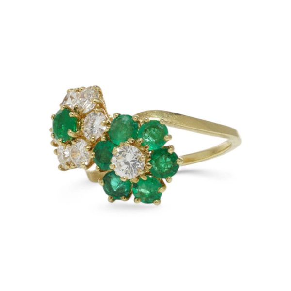 Van Cleef & Arpels diamond and emerald ring in gold.