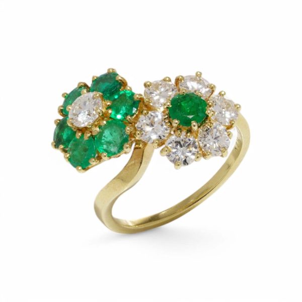 Van Cleef & Arpels diamond and emerald ring in gold.