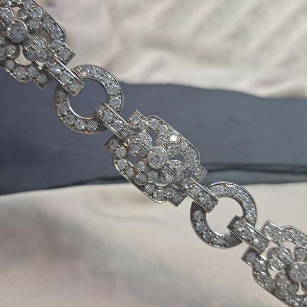 Art Deco French Diamond Bracelet in Platinum, floral motifs within geometric design, set with 20.80 carats of old brilliant-cut diamonds. Circa 1925