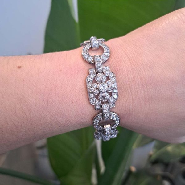 Art Deco French Diamond Bracelet in Platinum, floral motifs within geometric design, set with 20.80 carats of old brilliant-cut diamonds. Circa 1925