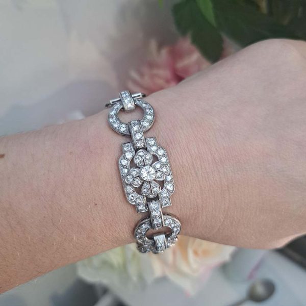 Art Deco French Diamond Bracelet in Platinum, floral motifs within geometric design, set with 20.80 carats of old brilliant-cut diamonds. Circa 1925
