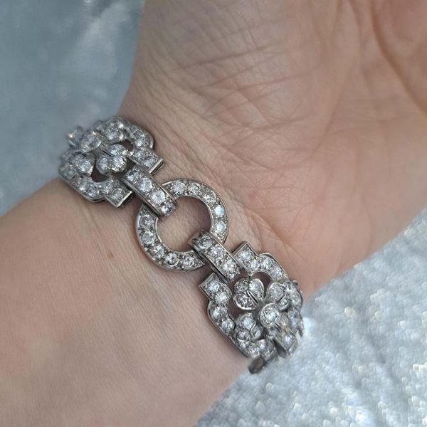Art Deco French Diamond Bracelet in Platinum, floral motifs within geometric design, set with 20.80 carats of old brilliant-cut diamonds. Circa 1925