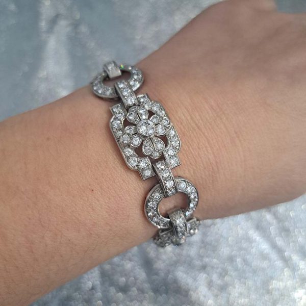 Art Deco French Diamond Bracelet in Platinum, floral motifs within geometric design, set with 20.80 carats of old brilliant-cut diamonds. Circa 1925