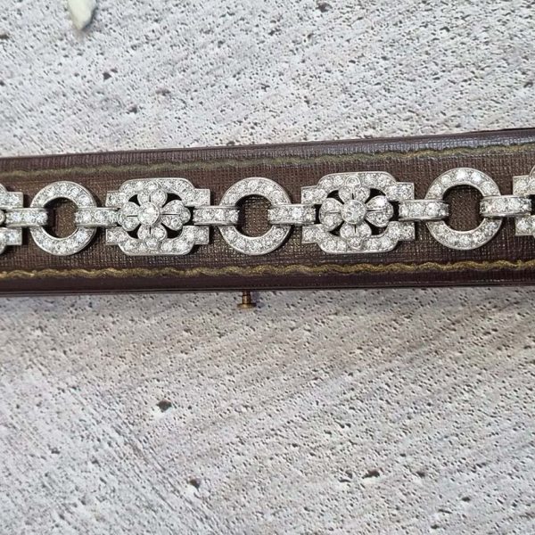 Art Deco French Diamond Bracelet in Platinum, floral motifs within geometric design, set with 20.80 carats of old brilliant-cut diamonds. Circa 1925