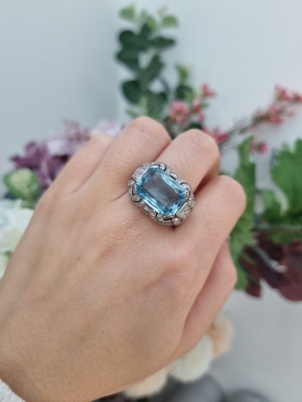 Vintage Aquamarine art deco ring and diamond sides and top platinum cocktail