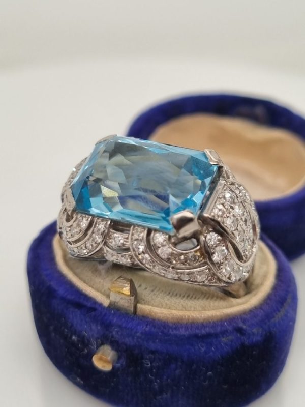 Vintage Art Deco Dress Cocktail ring large aquamarine 9 carats and diamond surround platinum French