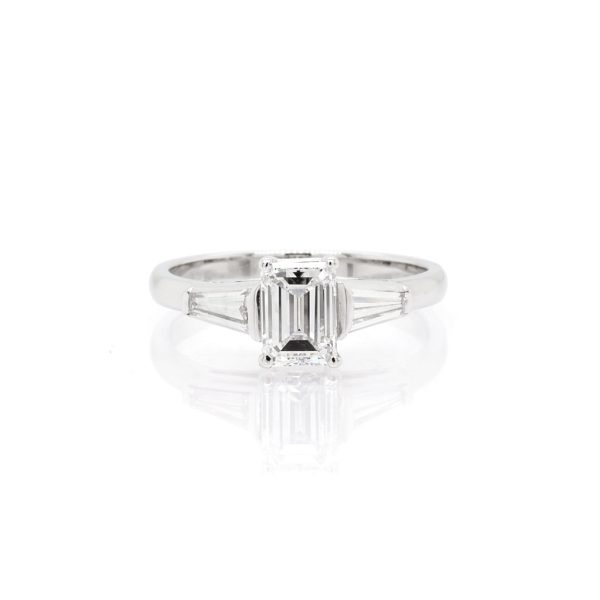 Diamond ring in platinum.