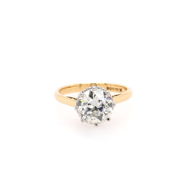 Diamond ring in yellow gold.