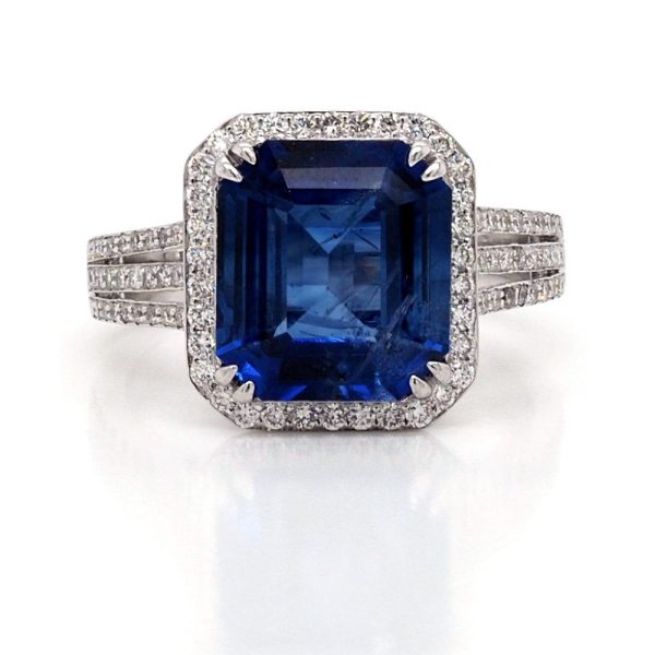 Emerald and diamond cluster ring in white gold.