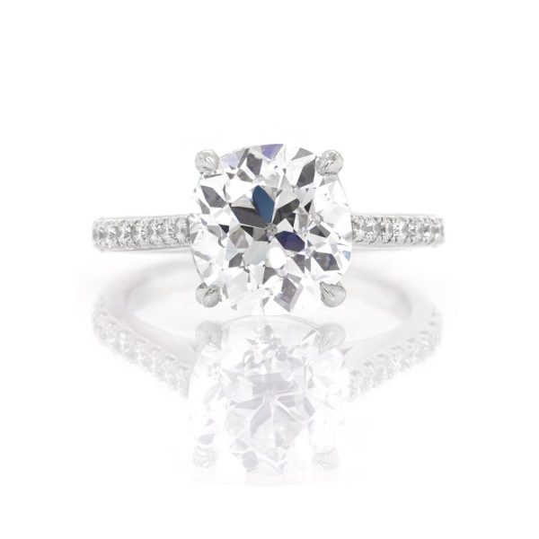Diamond engagement ring in platinum.