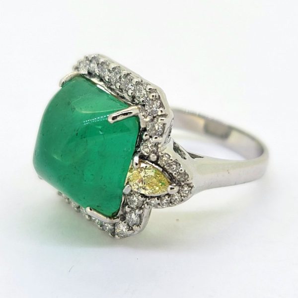 Certified 9.42ct Sugarloaf Colombian Emerald and Diamond Cluster Cocktail Ring, sugarloaf-cut Colombian emerald flanked by pear-cut fancy yellow diamonds within border of sparkling white diamonds in 18ct white gold