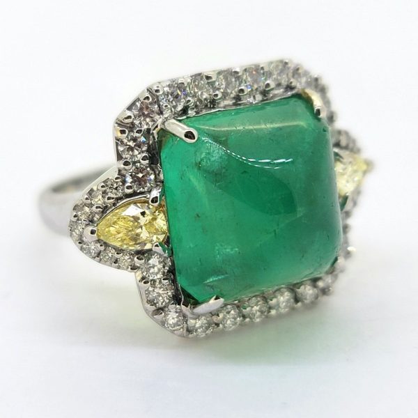 Certified 9.42ct Sugarloaf Colombian Emerald and Diamond Cluster Cocktail Ring, sugarloaf-cut Colombian emerald flanked by pear-cut fancy yellow diamonds within border of sparkling white diamonds in 18ct white gold