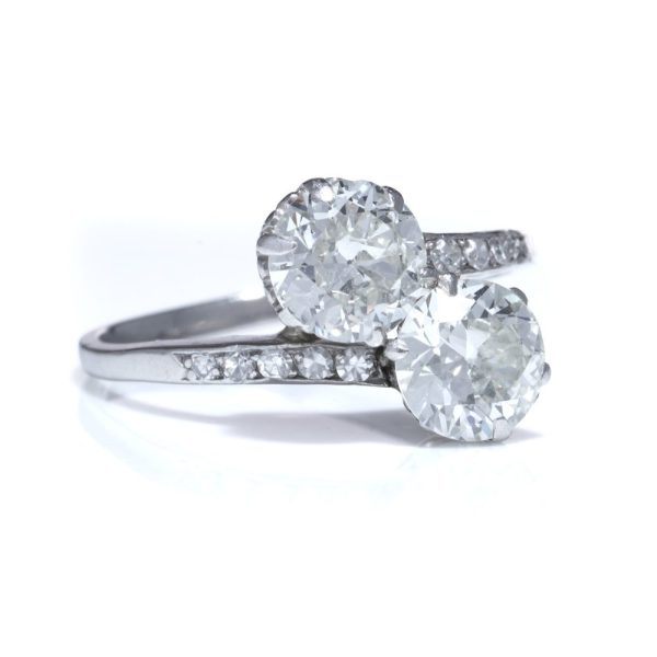 Toi et Moi diamond ring in white gold.