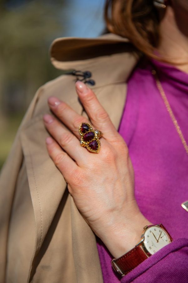 Garnet and diamond ring in gold.