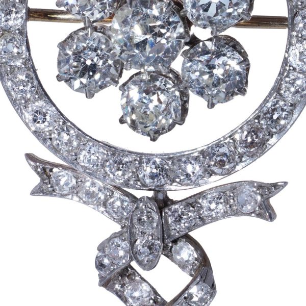 Edwardian diamond brooch/pendant in gold and silver.