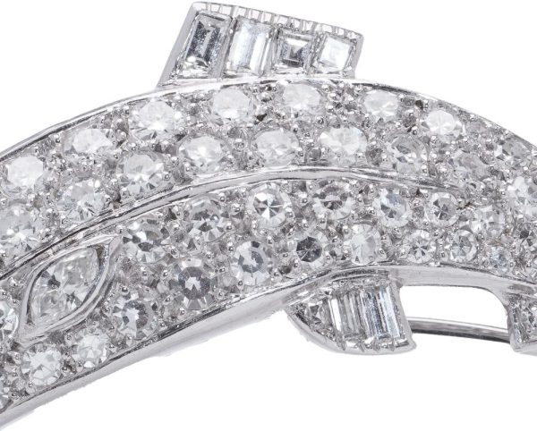 Diamond fish brooch in white gold.