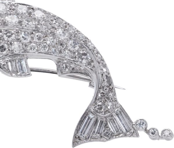 Diamond fish brooch in white gold.