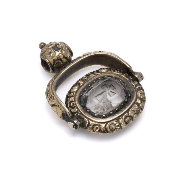 Victorian spinner seal/pendant in gold.