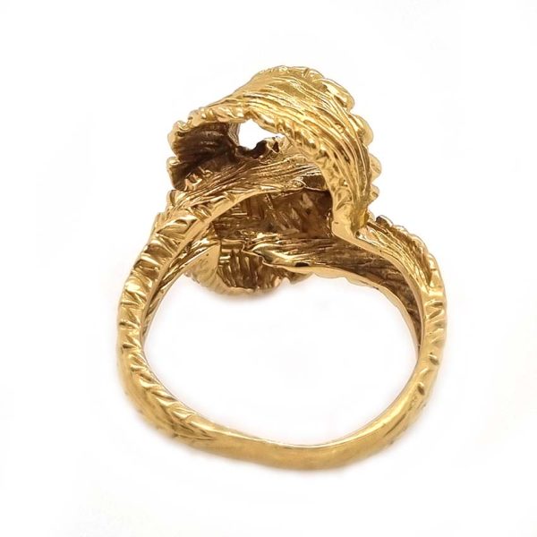 Vintage 1960s Textured Gold Feather Ribbon Knot Ring, fun and unique 18ct buttery yellow gold ring with naturalistic ribbon design in a figure of 8 knot design with feathered detailing